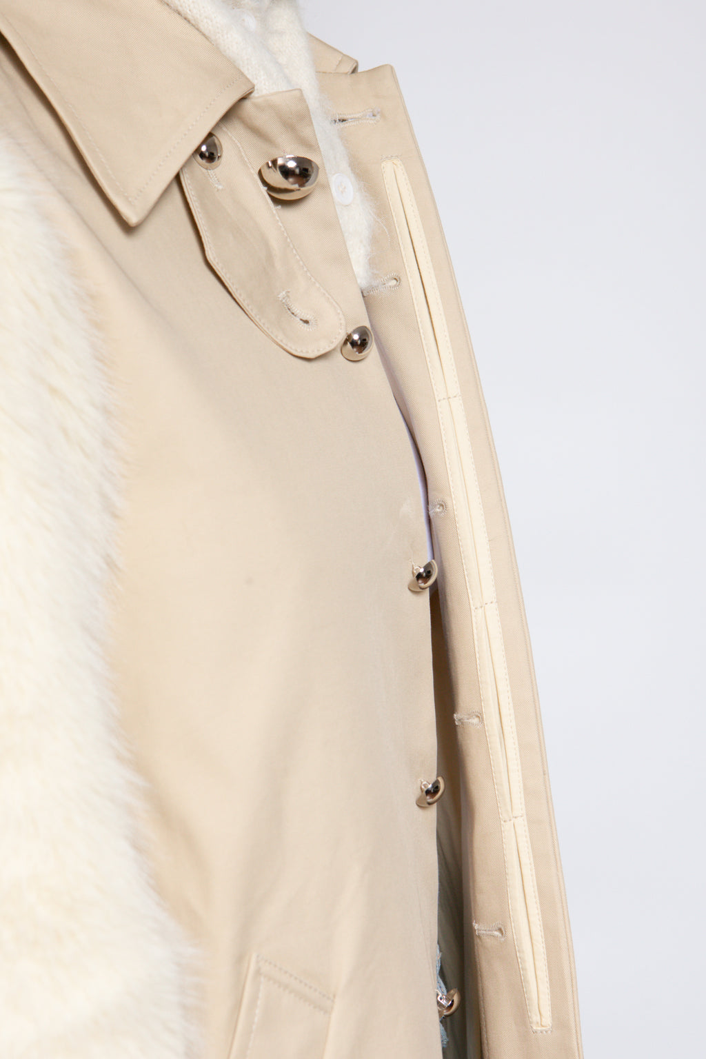 Trench 01 – détail des boutons argentés MËLK Studio