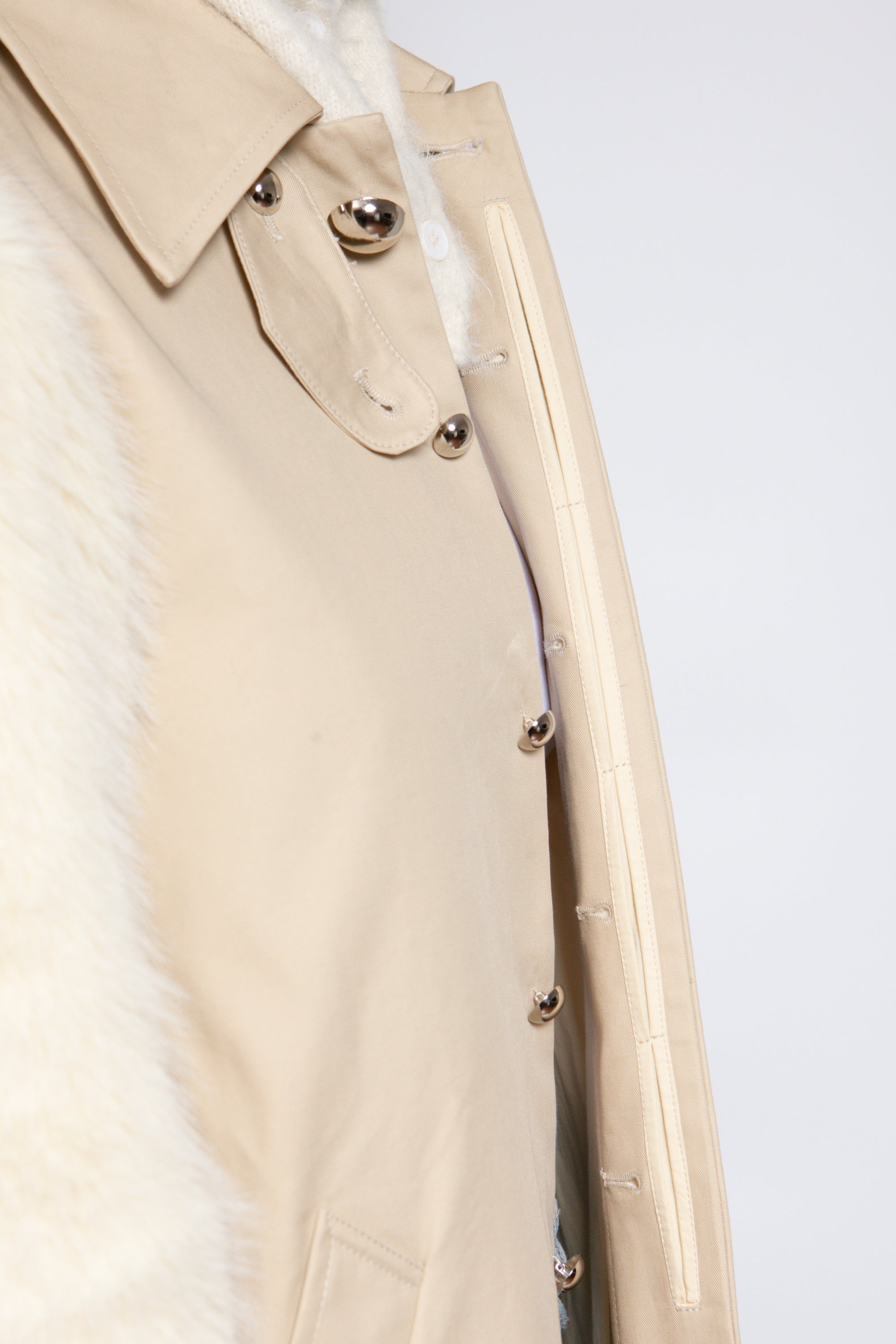 Trench 01 – détail des boutons argentés MËLK Studio